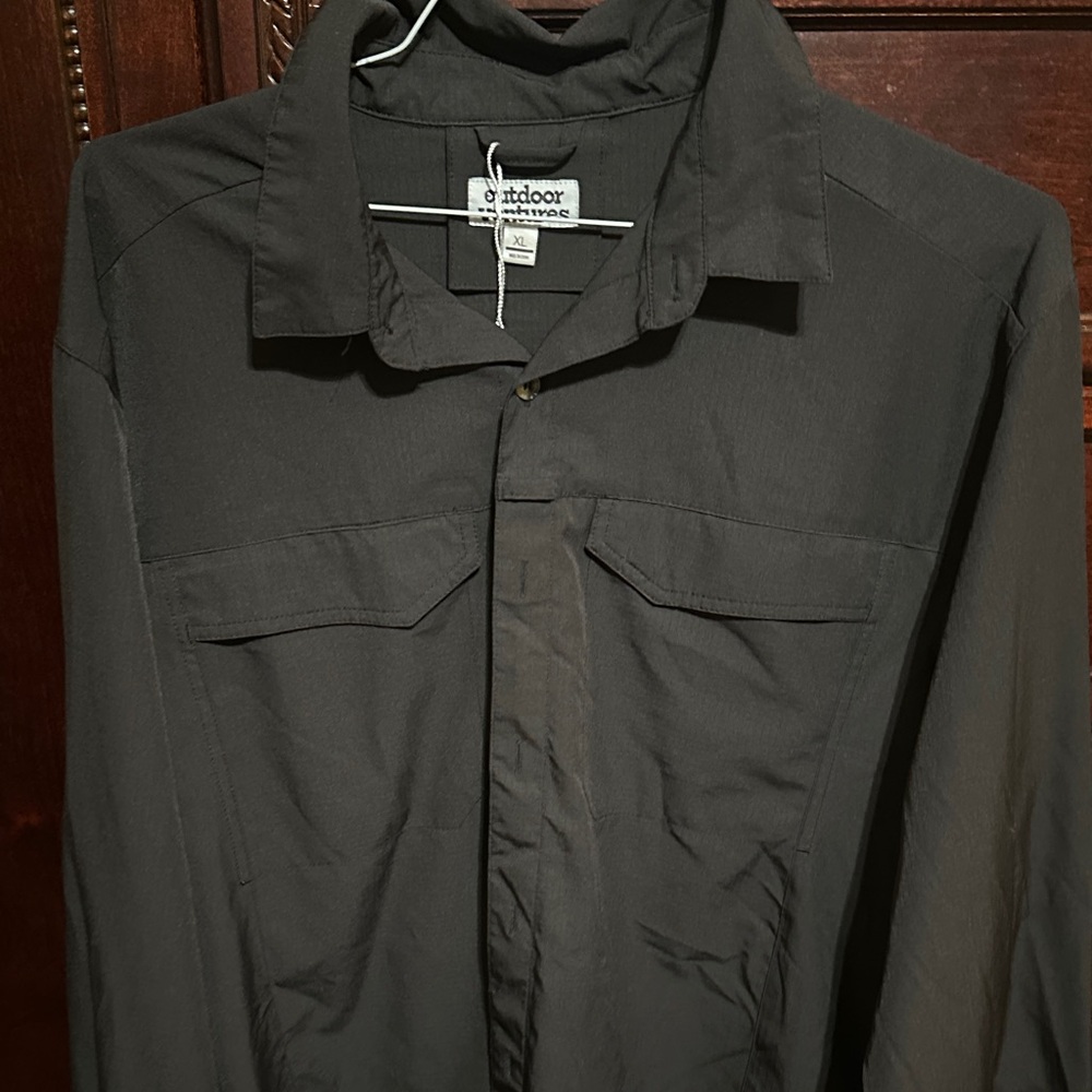 NWT Men's black hiking/fishing shirt